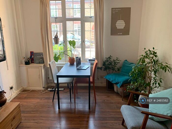 2 Bedroom Maisonette To Rent In Vaughan Estate, London, E2