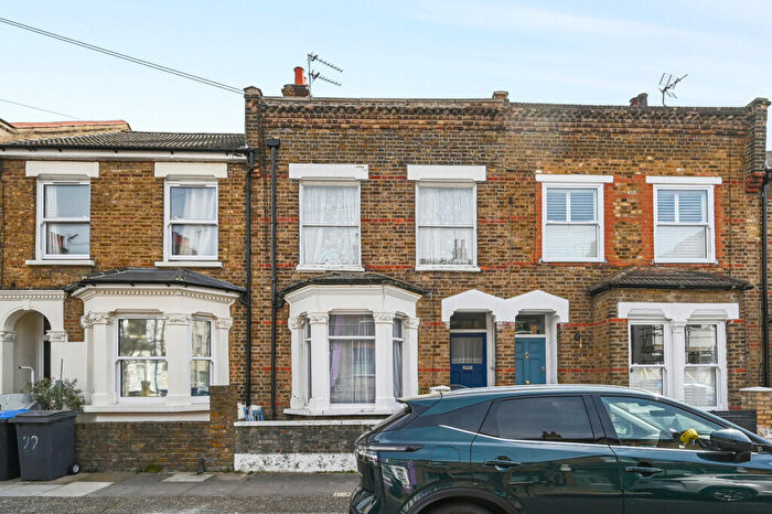 2 Bedroom Flat For Sale In Felixstowe Road, London, NW10