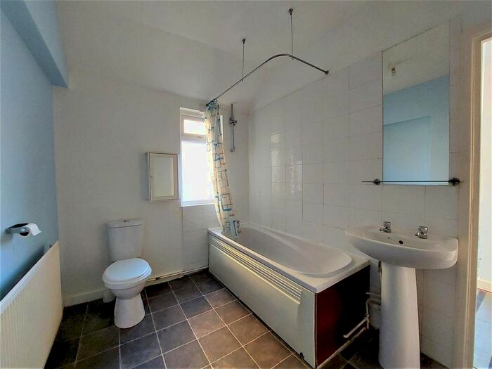 1 Bedroom Flat To Rent In Royal Esplanade, Margate, CT9