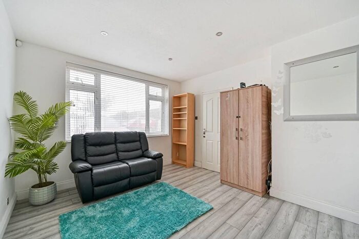 3 Bedroom Terraced House For Sale In Perryman Way, Slough, SL2