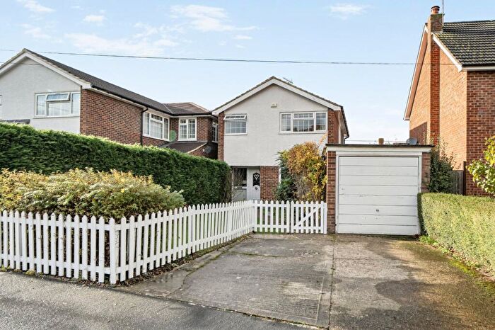 3 Bedroom Detached House For Sale In Woodside Avenue, Flackwell Heath, High Wycombe, Buckinghamshire, HP10