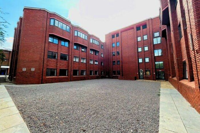 2 Bedroom Flat To Rent In St. Stephens House, Redditch, B97