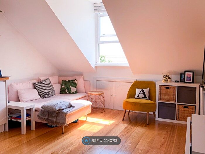 1 Bedroom Flat To Rent In Pitlochry House, London, SE27