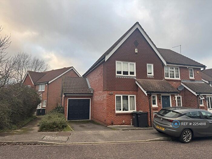 3 Bedroom Semi Detached House To Rent In Richmond Drive, Gravesend, DA12