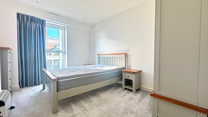 2 Bedroom Flat To Rent In Brook Street, Kingston Upon Thames, KT1