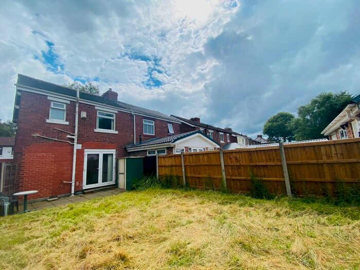 3 Bedroom Semi-Detached House To Rent In Hulton Avenue, Worsley, M28