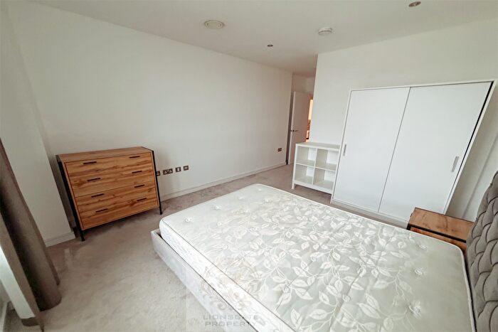 2 Bedroom Apartment To Rent In Grant Road, London, SW11