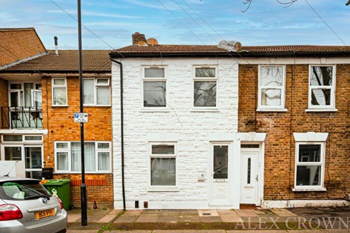4 Bedroom Terraced House To Rent In Davis Street, Plaistow, E13