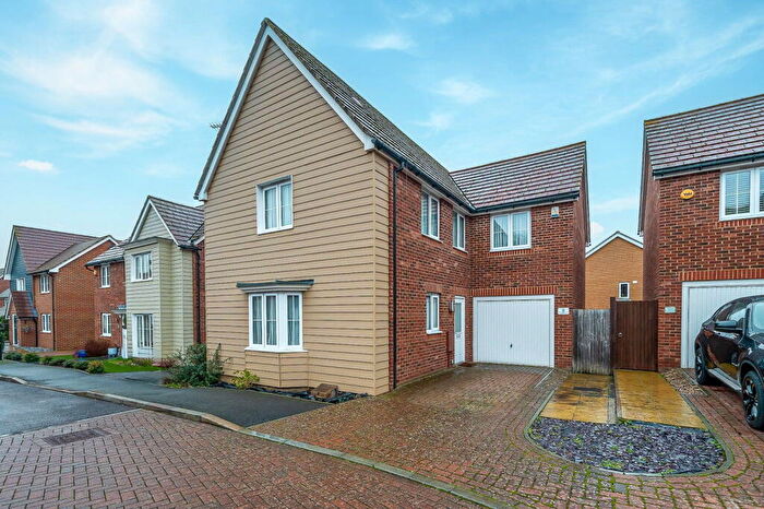 4 Bedroom Detached House For Sale In Bradbrook Drive, Longfield, DA3