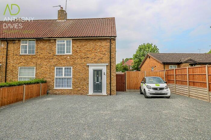 3 Bedroom End Of Terrace House To Rent In Pinewood, Welwyn Garden City, AL7