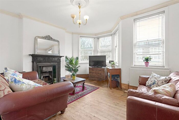 1 Bedroom Flat For Sale In Birkbeck Road, Hornsey, N8