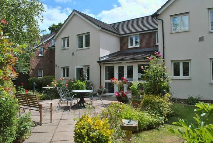 1 Bedroom Flat To Rent In Darkes Lane, Potters Bar, EN6