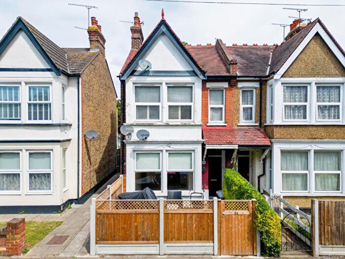 2 Bedroom Flat For Sale In Harcourt Avenue, Southend-On-Sea, SS2