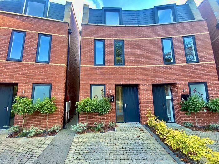 4 Bedroom Semi-Detached House To Rent In Welholme Avenue, Grimsby, DN32