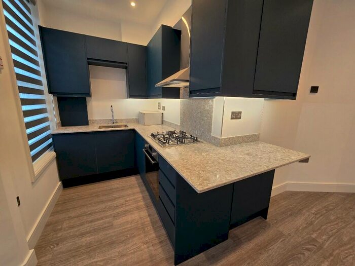 2 Bedroom Flat To Rent In St. Pauls Avenue, London, NW2