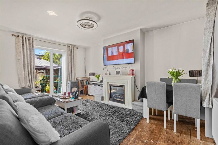 2 Bedroom Semi Detached House For Sale In Brentwick Gardens, Brentford, TW8