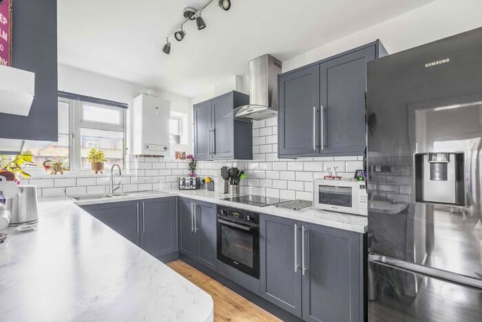 3 Bedroom Flat To Rent In Oakhall Drive, Sunbury-On-Thames, TW16