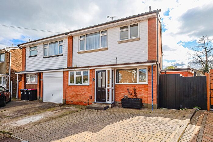 4 Bedroom Semi Detached House For Sale In Merryfield Approach, Leigh-On-Sea, SS9