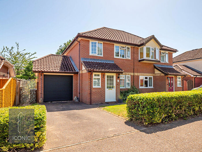 3 Bedroom Semi-Detached House For Sale In Juniper Way, Norwich, NR8
