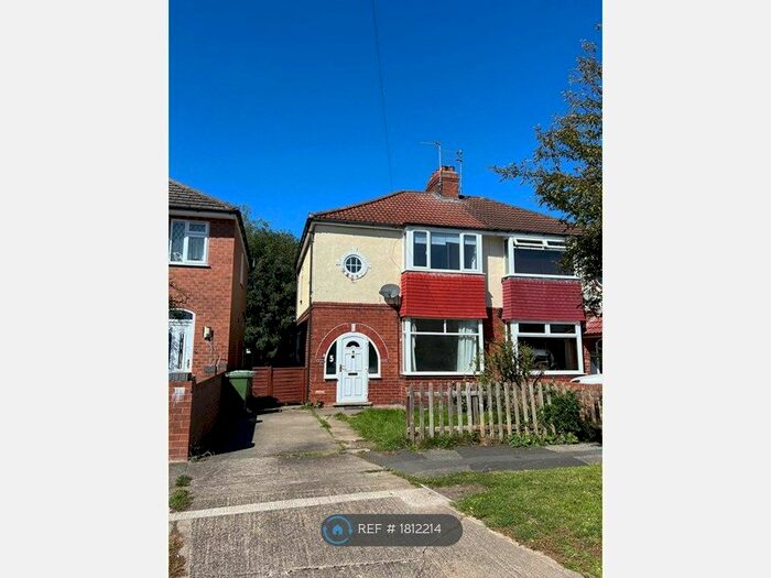 3 Bedroom Semi-Detached House To Rent In Woodside Avenue, York, YO31