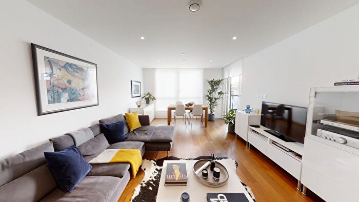 1 Bedroom Flat To Rent In Upper Richmond Road, Putney, SW15