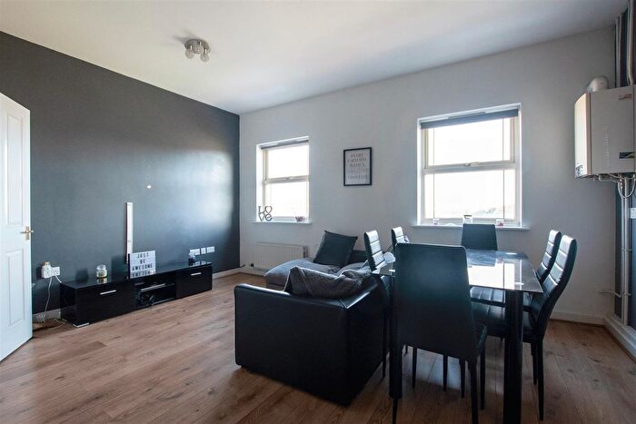 2 Bedroom Flat For Sale In Irthlingborough Road, Wellingborough, NN8