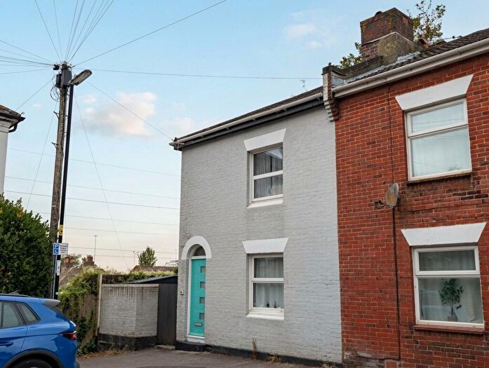 2 Bedroom End Of Terrace House To Rent In Hewitts Road, Southampton, SO15