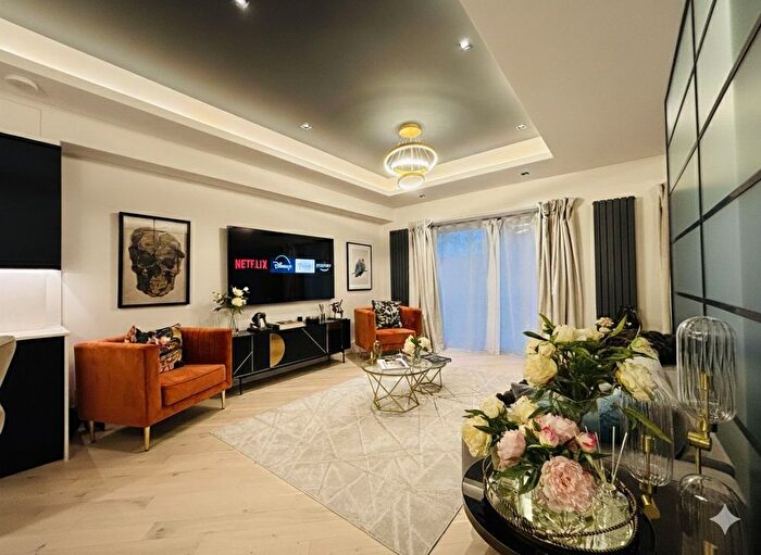 1 Bedroom Flat For Sale In High Road, London, N20