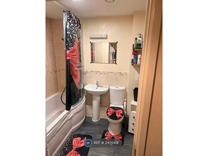 2 Bedroom Flat To Rent In North Lawns, Gravesend, DA11