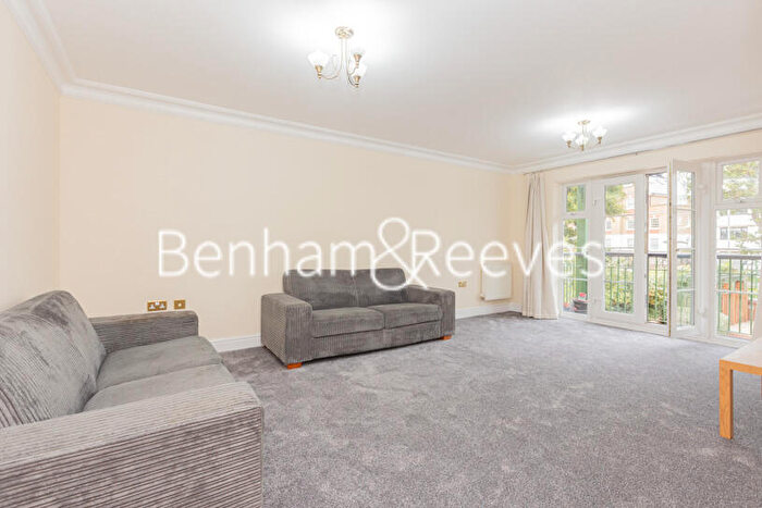 3 Bedroom Apartment To Rent In Eastbury Avenue, Northwood, HA6