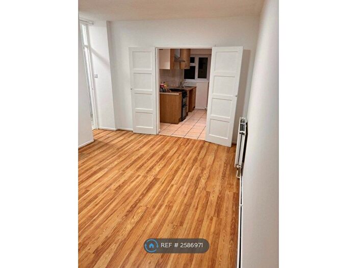 2 Bedroom Flat To Rent In Alexandra Avenue, Harrow, HA2