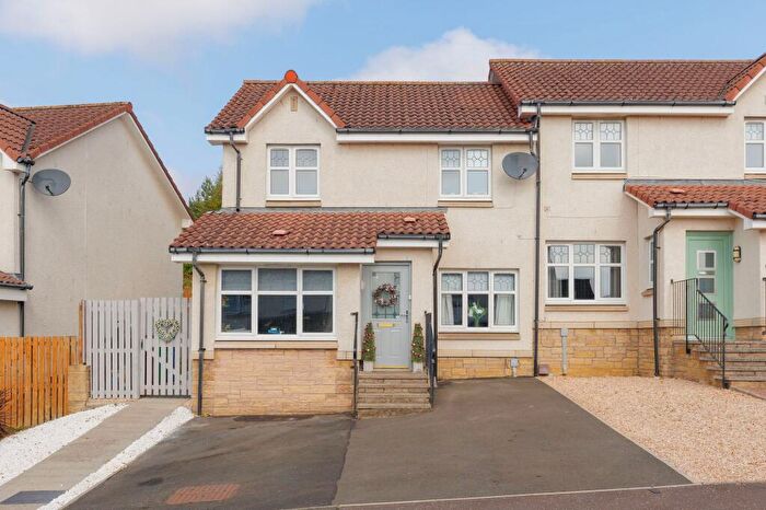 4 Bedroom Semi-Detached House For Sale In Peasehill Gait, Rosyth, KY11