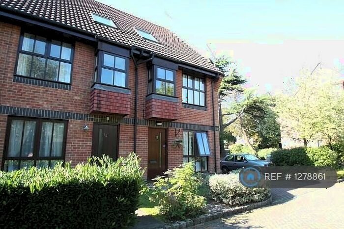 1 Bedroom Maisonette To Rent In Badgers Close, Woking, GU21