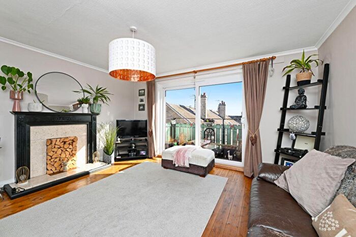 2 Bedroom Flat For Sale In / Lady Nairne Loan, Duddingston, Edinburgh, EH8