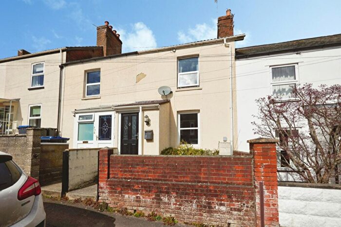 4 Bedroom Semi-Detached House For Sale In Clifton Road, Salisbury, SP2