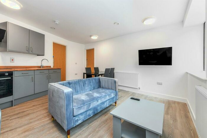 3 Bedroom Apartment To Rent In King Street, The City, NG1