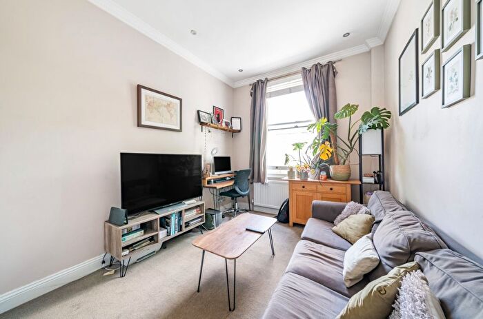 2 Bedroom Flat To Rent In Hammersmith Grove, London, W6
