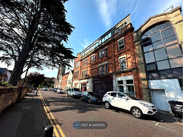 3 Bedroom Flat To Rent In West Hill Road, Bournemouth, BH2