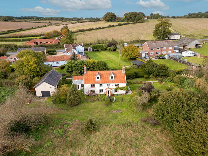 4 Bedroom Detached House For Sale In Low Road, Billingford, IP21