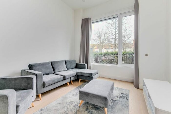 2 Bedroom Flat To Rent In Central Avenue, London, SW6