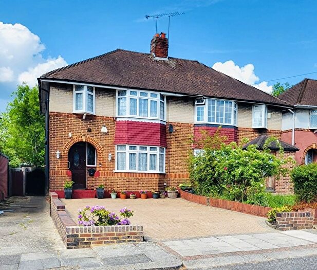 3 Bedroom Semi Detached House For Sale In Morley Crescent, Edgware, HA8