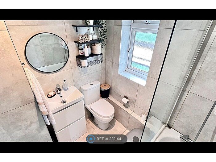 2 Bedroom Flat To Rent In Downs House, CR0