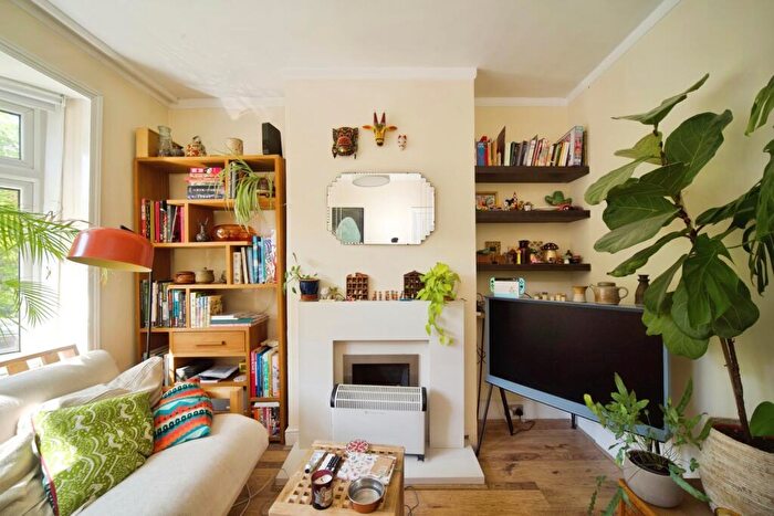 2 Bedroom Flat To Rent In Carr Road, Lloyd Park, Walthamstow, E17