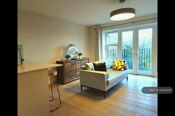 2 Bedroom Maisonette To Rent In Netley Road, London, IG2