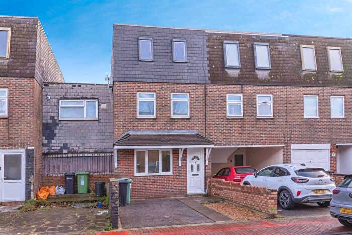 5 Bedroom Town House For Sale In Lomond Close, Portsmouth, PO2