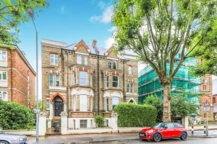 2 Bedroom Apartment To Rent In Maple Road, Surbiton, KT6