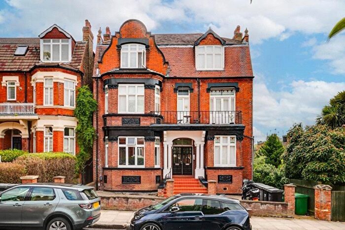 Apartment To Rent In Parsifal Road, London, NW6