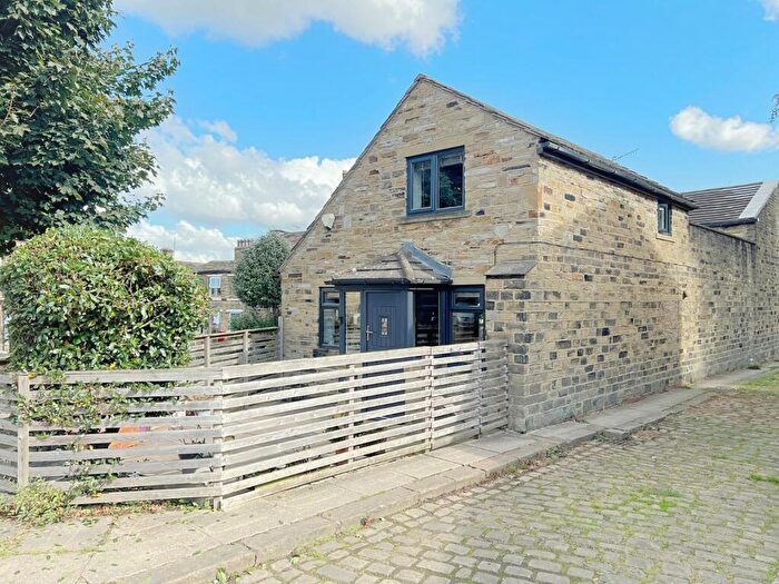 2 Bedroom House For Sale In North Fold, Idle, Bradford, BD10