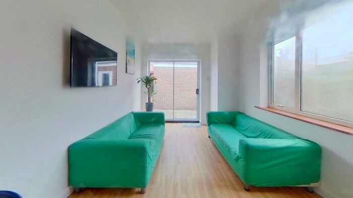 5 Bedroom House To Rent In Telephone Road, Southsea, Portsmouth, PO4