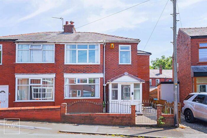 3 Bedroom Semi-Detached House For Sale In Beech Avenue, Atherton, M46